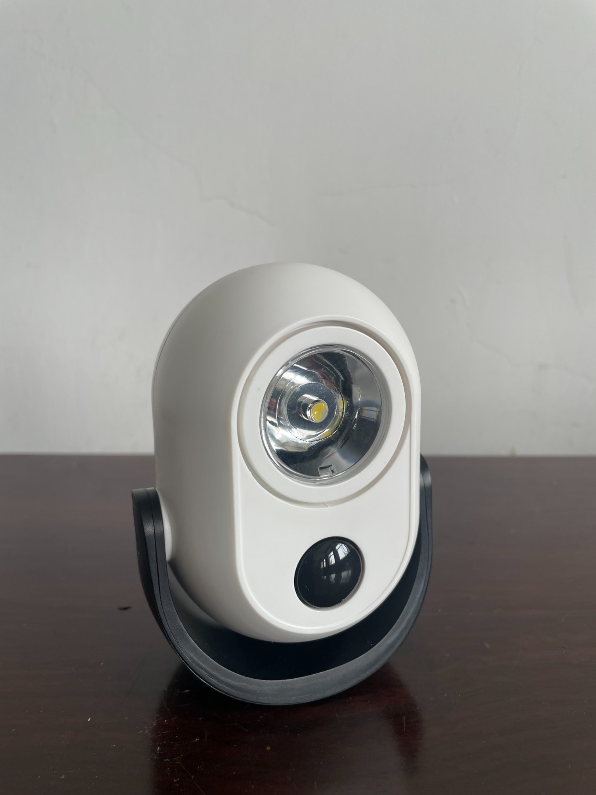 Rechargeable PIR light